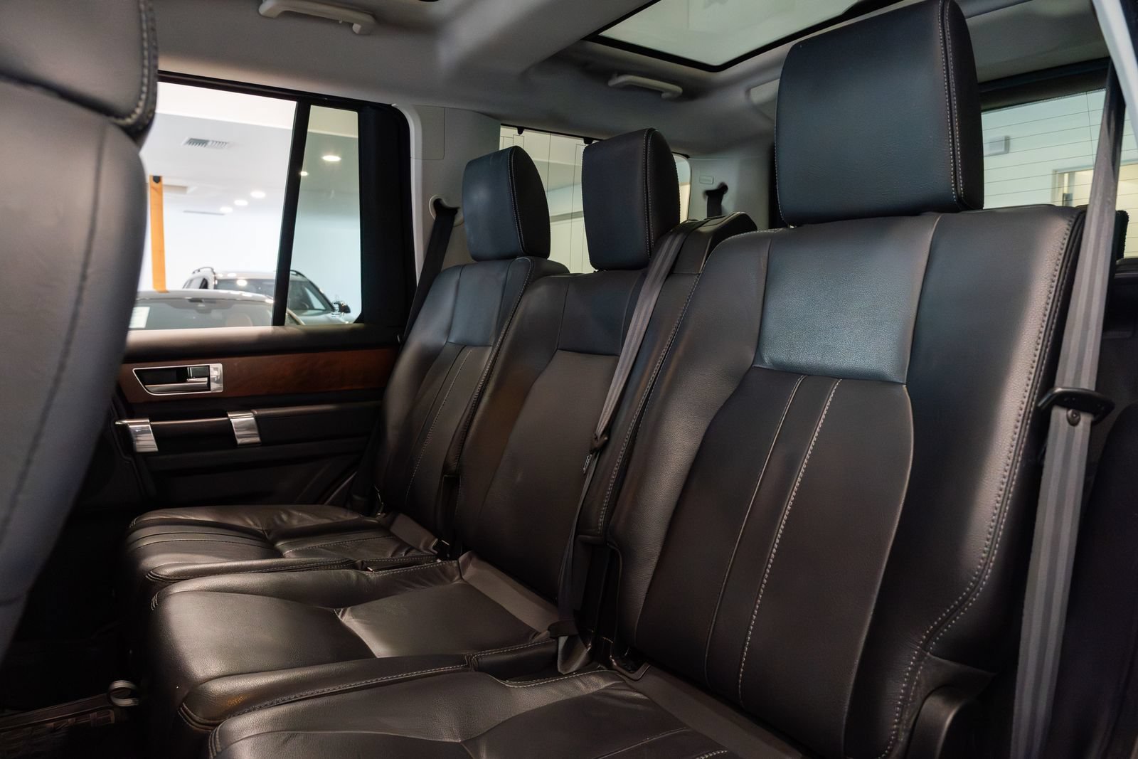 Used 2014 Land Rover LR4 HSE AWD/4WD image 16