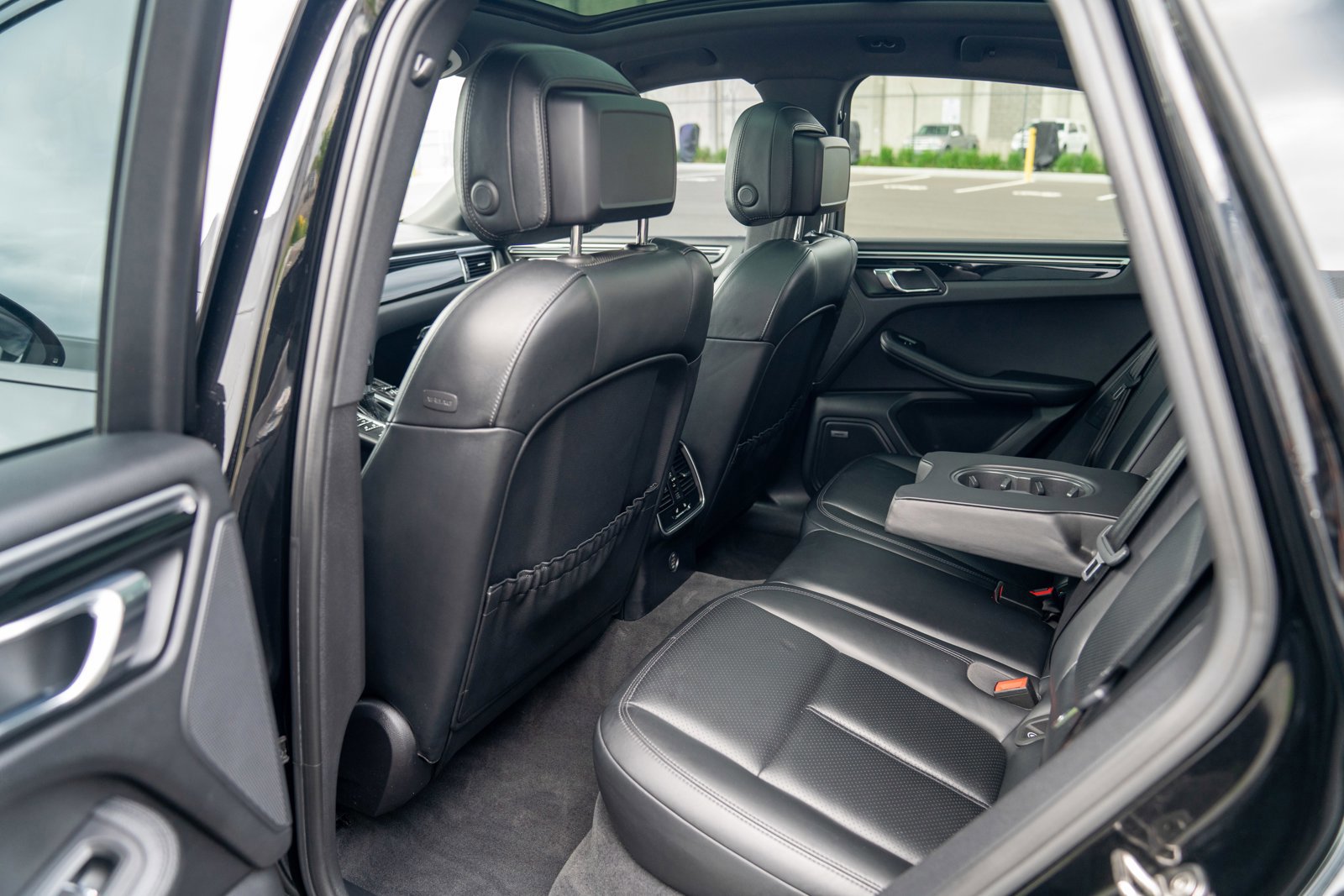 Certified 2018 Porsche Macan AWD/4WD image 22