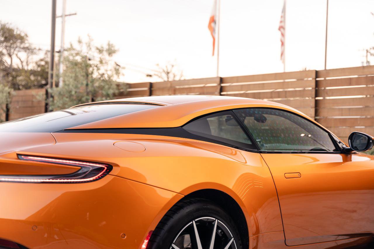 Used 2018 Aston Martin DB11 Coupe image 21