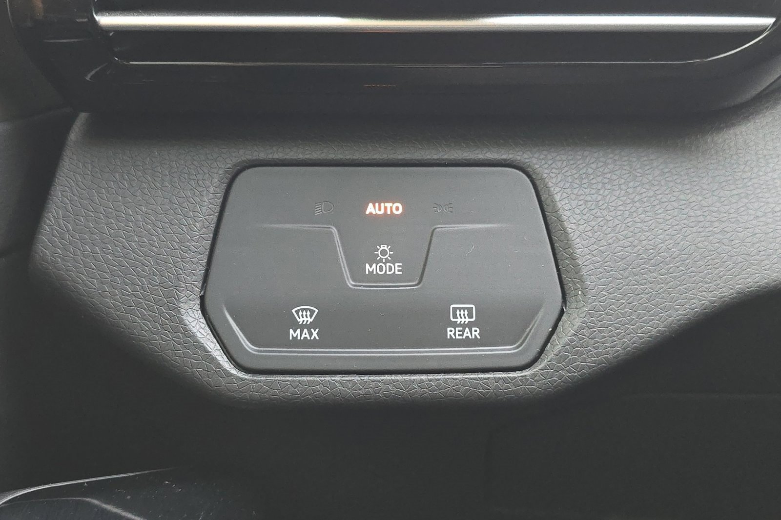 Used 2023 Volkswagen ID.4 2WD image 31