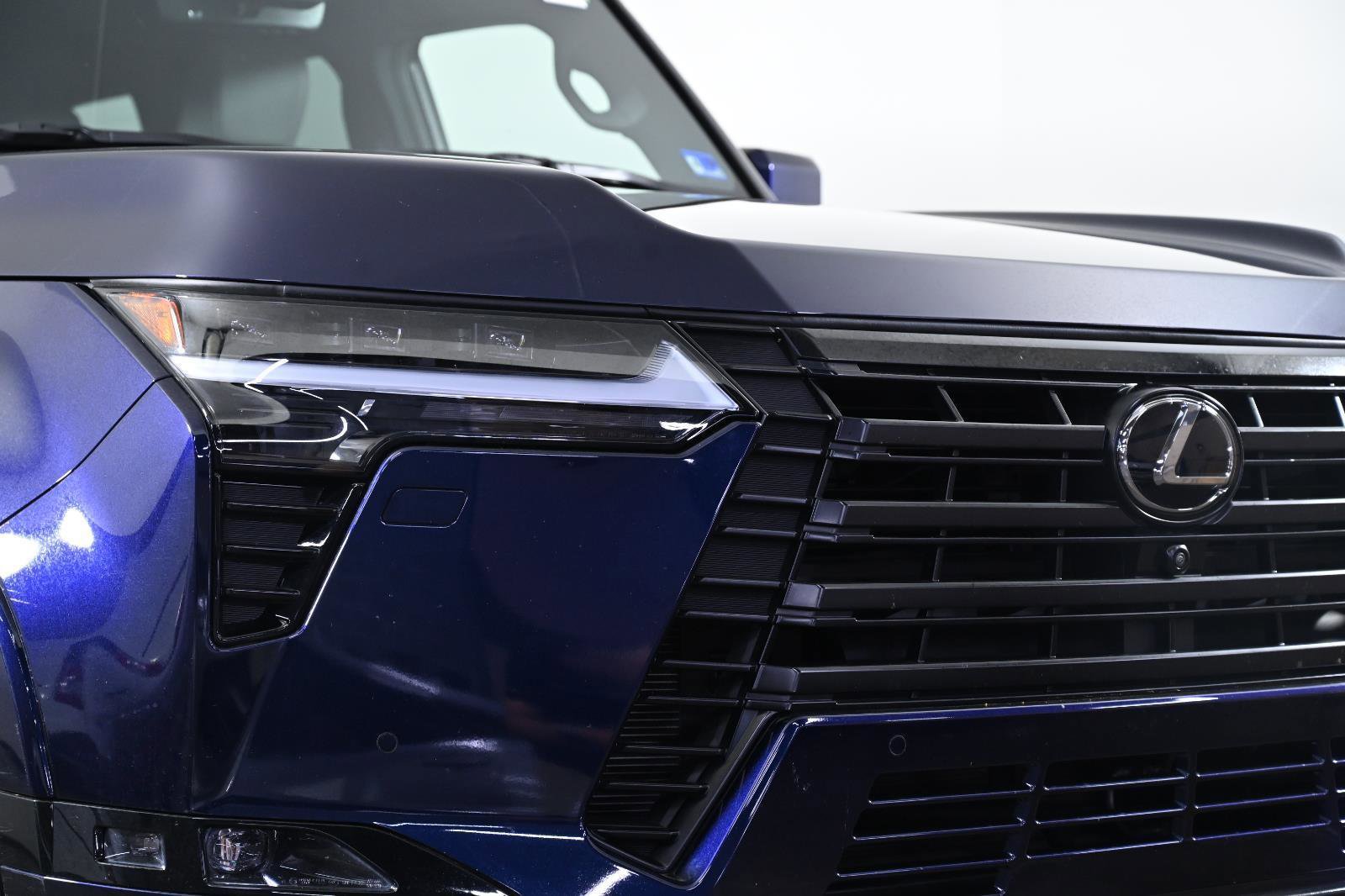 Used 2025 Lexus GX 550 w/ Accessory Package (2T) image 8