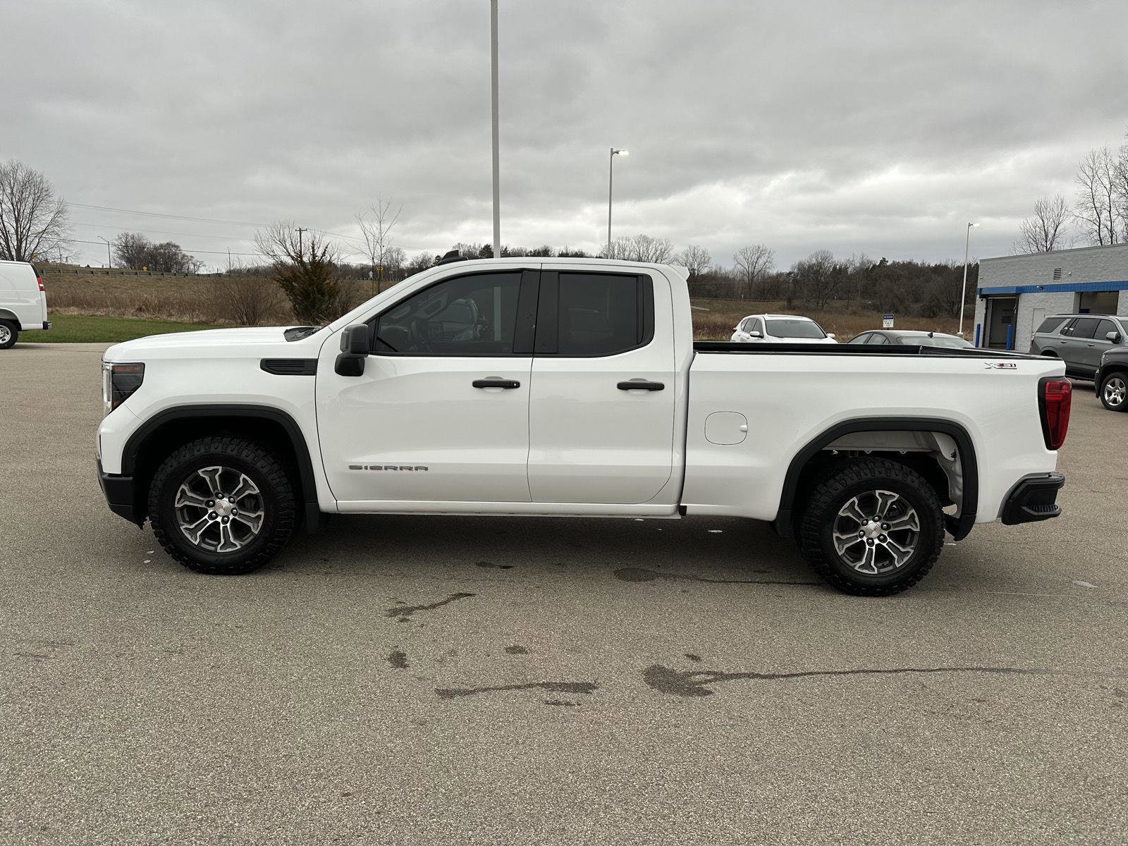 Used 2023 GMC Sierra 1500 Pro w/ Pro Value Package image 2