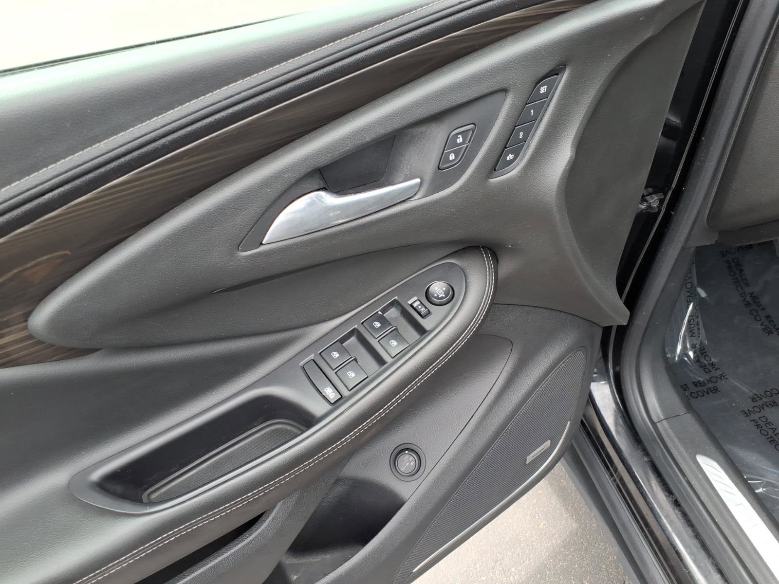 Used 2020 Buick Envision Premium w/ Driver Confidence Package AWD/4WD image 17