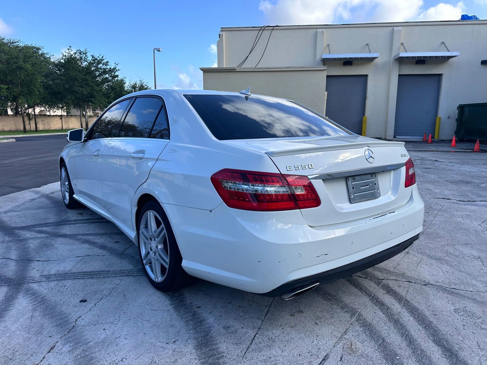 Used 2010 Mercedes-Benz E 550 4MATIC Sedan image 7