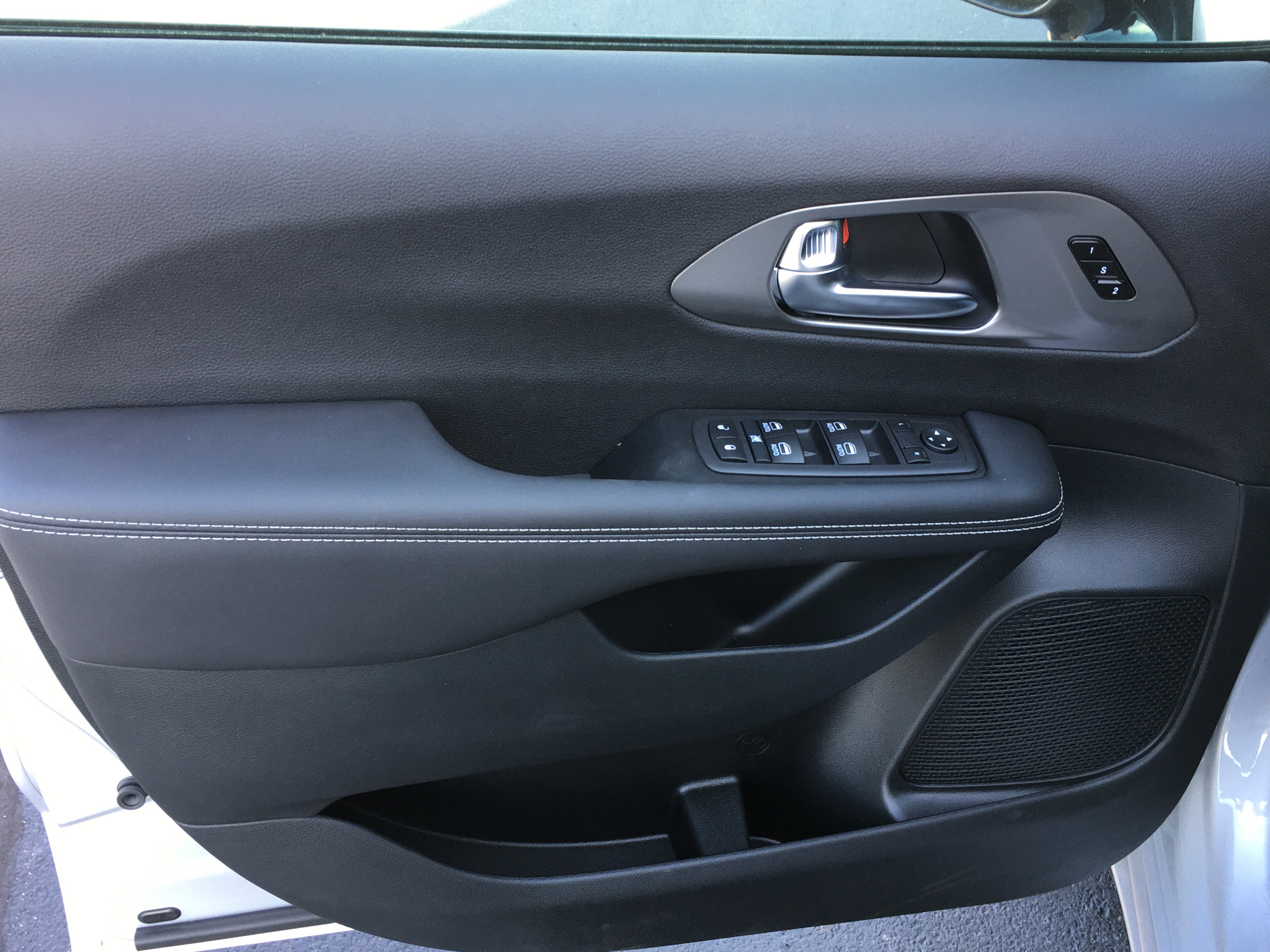 New 2026 Chrysler Pacifica Select w/ S Appearance Package image 13