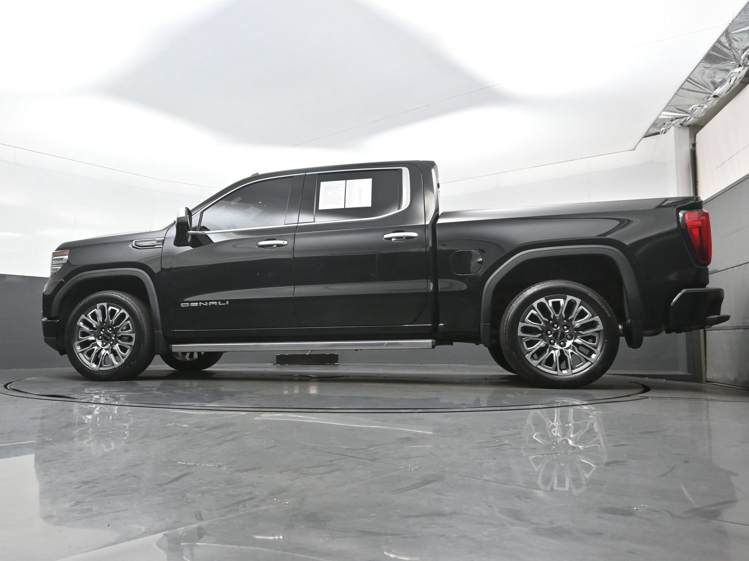 Used 2023 GMC Sierra 1500 Denali Ultimate AWD/4WD image 32