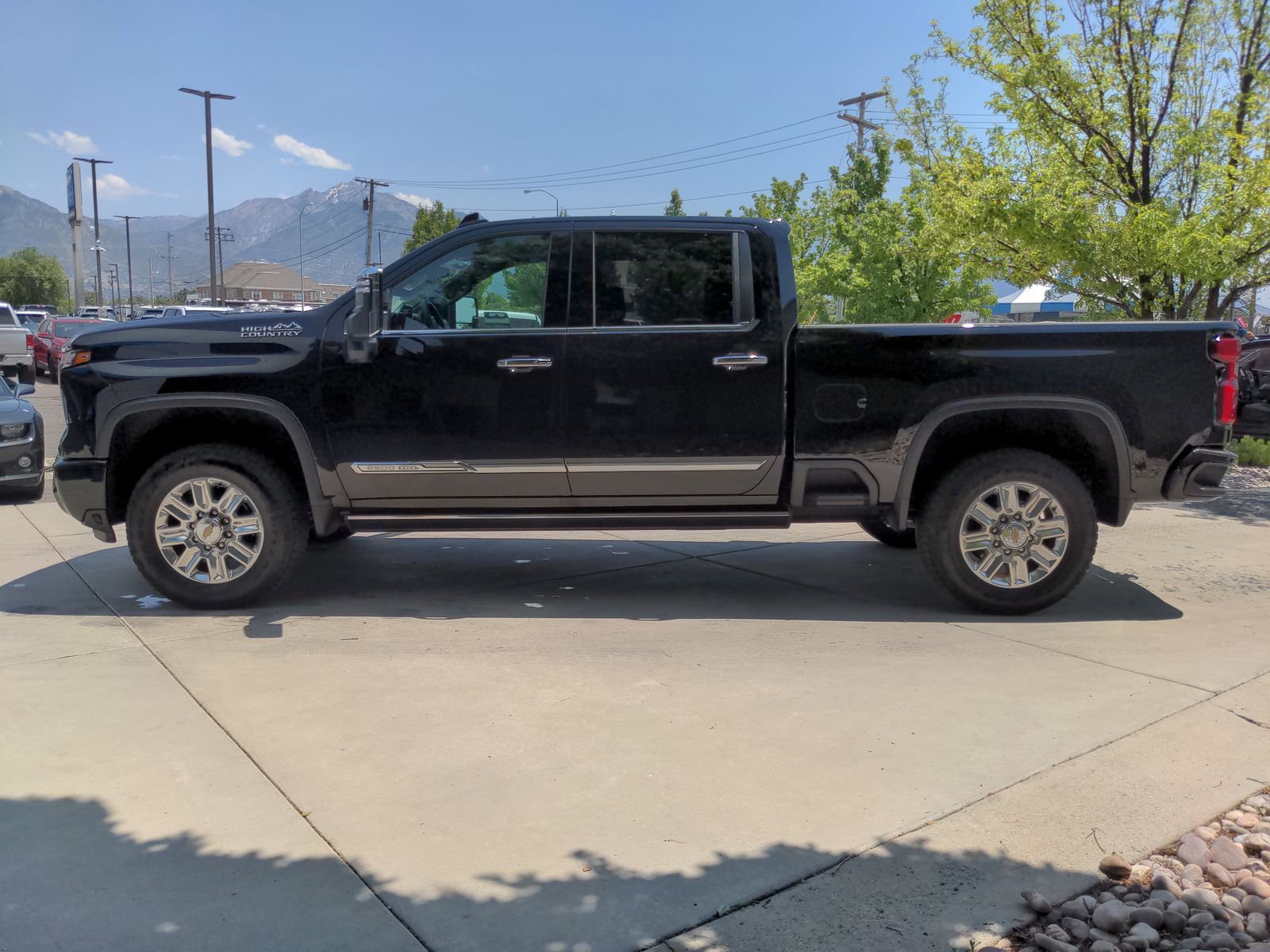 Used 2024 Chevrolet Silverado 2500 High Country w/ High Country Premium Package image 3