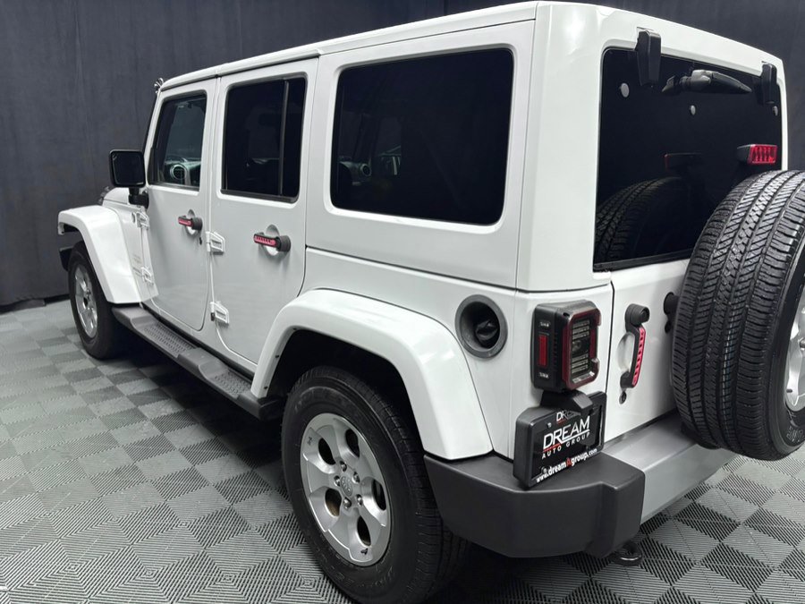 Used 2015 Jeep Wrangler Unlimited Sahara w/ Dual Top Group image 19