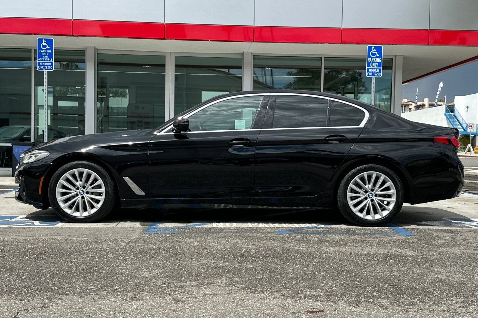 Used 2021 BMW 530i w/ Convenience Package RWD image 7