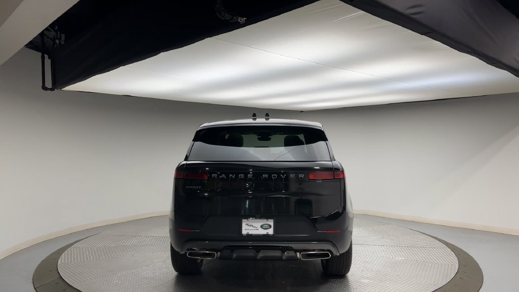 Used 2024 Land Rover Range Rover Sport SE AWD/4WD image 7