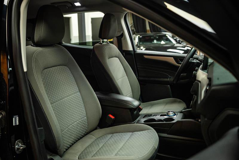 Used 2022 Ford Escape SE w/ Cold Weather Package image 13