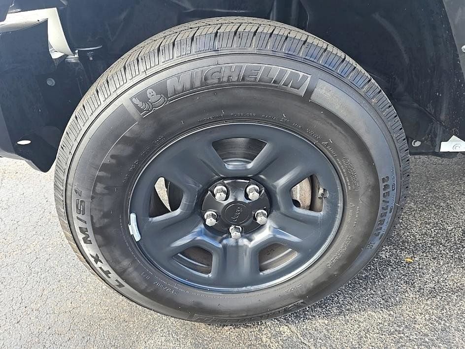 Used 2022 Jeep Wrangler Sport image 38