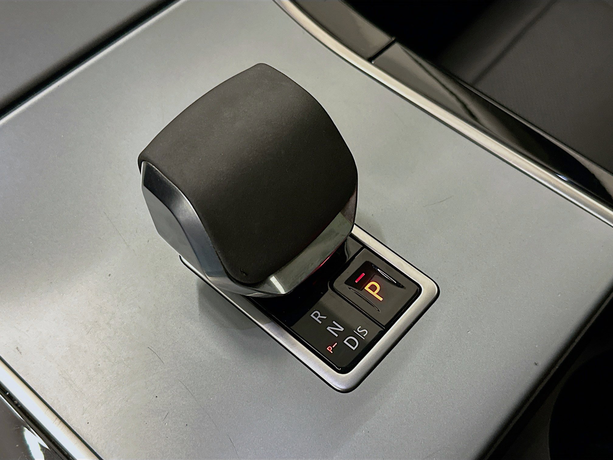 Used 2024 Land Rover Range Rover Velar S image 25