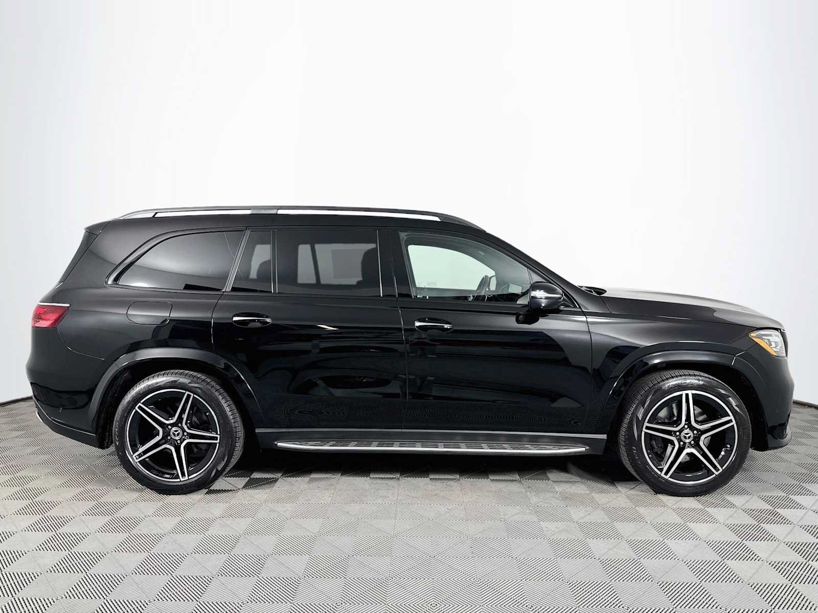 Used 2024 Mercedes-Benz GLS 450 4MATIC image 4