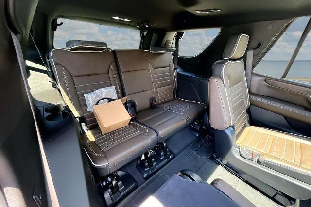 Used 2025 GMC Yukon Denali Ultimate w/ LPO, Floor Liner Package AWD/4WD image 26