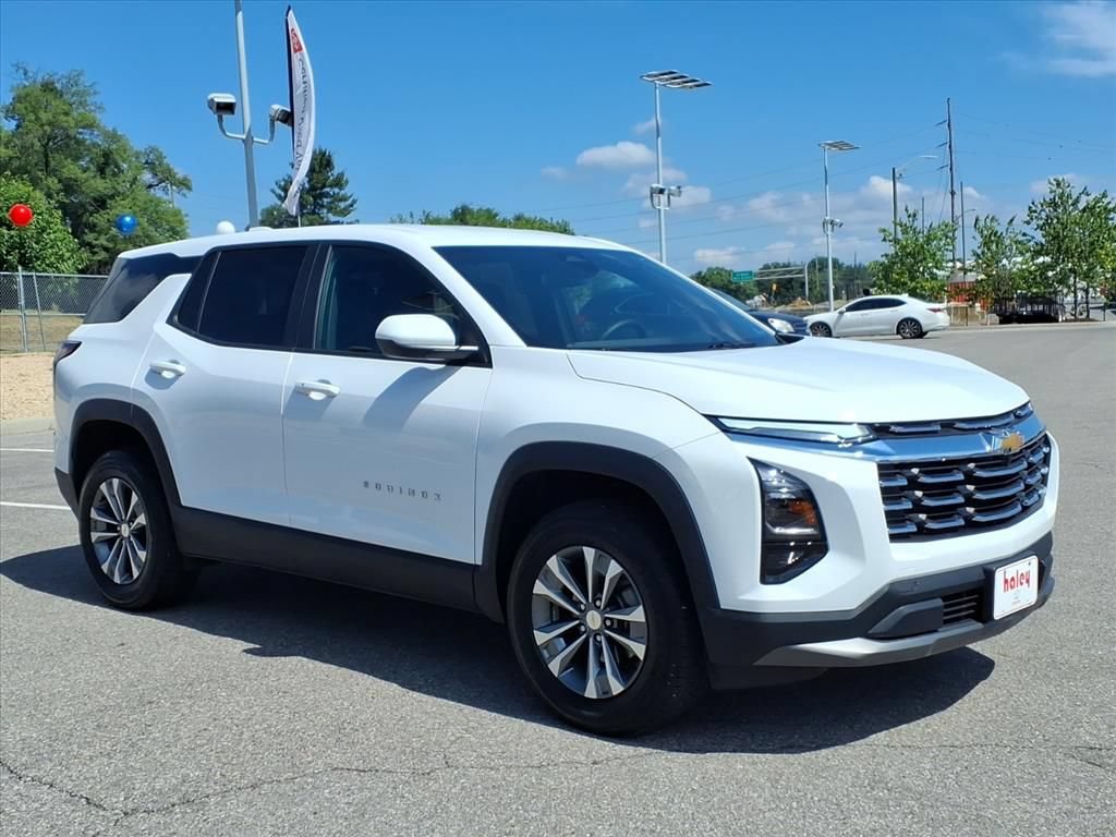 Used 2026 Chevrolet Equinox LT FWD image 2