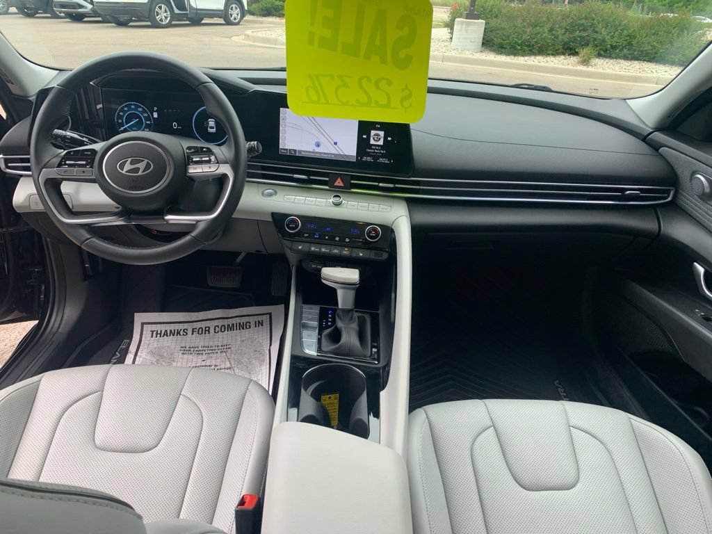 Certified 2024 Hyundai Elantra Limited FWD image 9