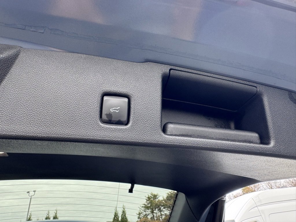 Used 2024 Ford Escape SE image 40