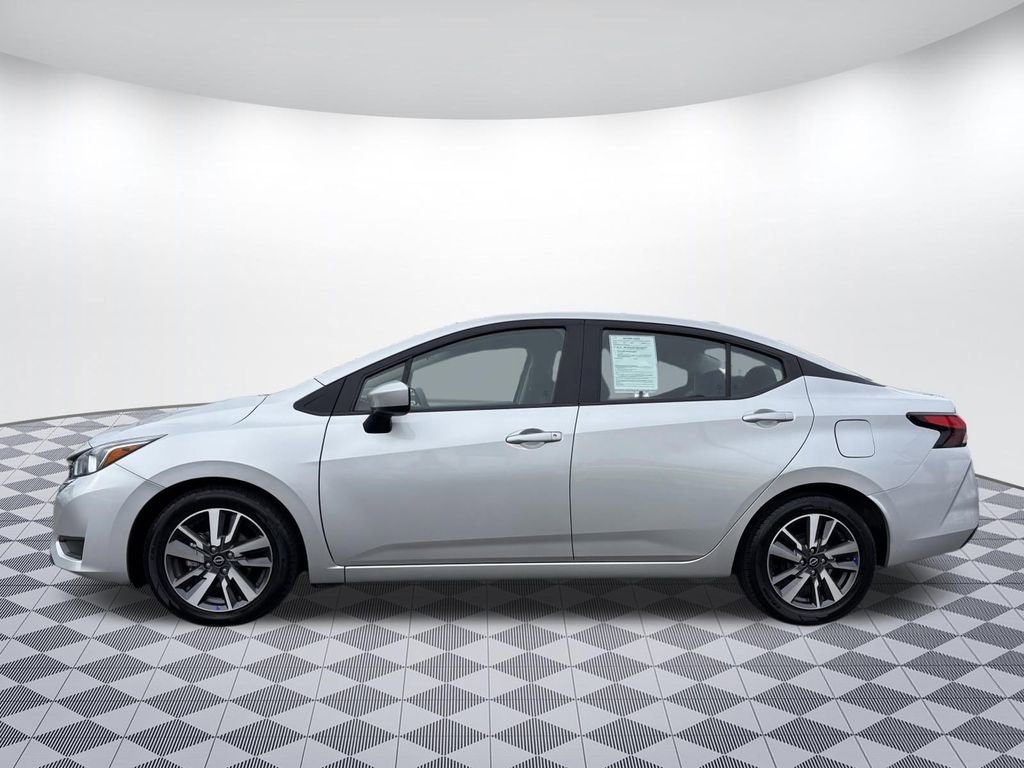 Used 2023 Nissan Versa SV image 4