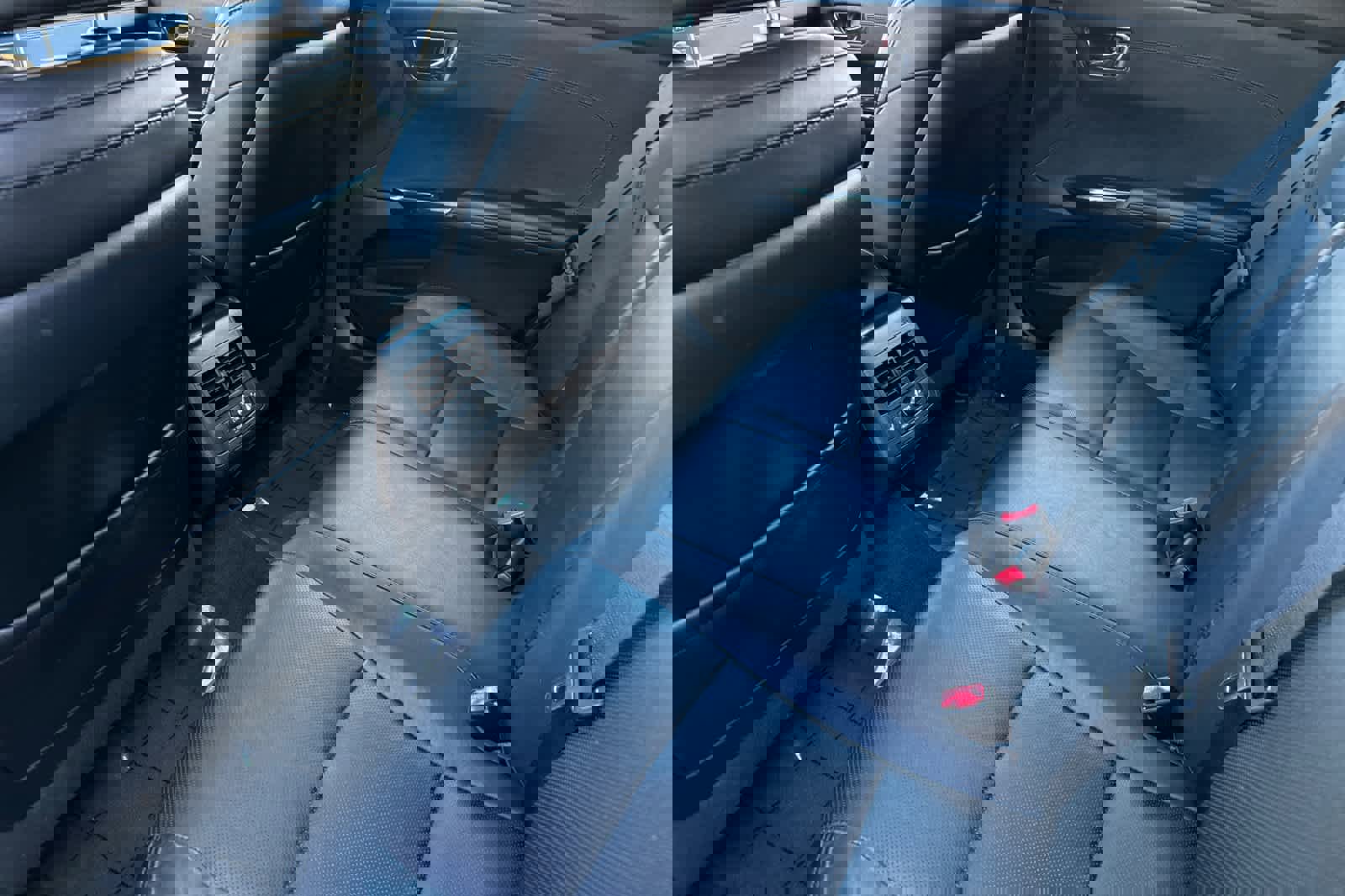 Used 2017 Toyota Avalon Limited image 4