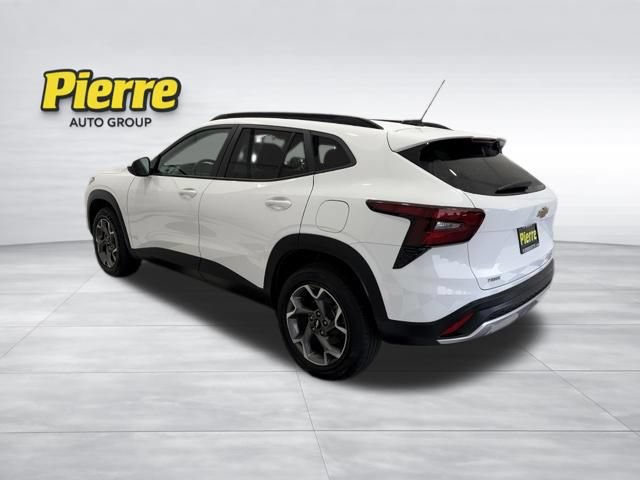 Used 2025 Chevrolet Trax LT FWD image 2