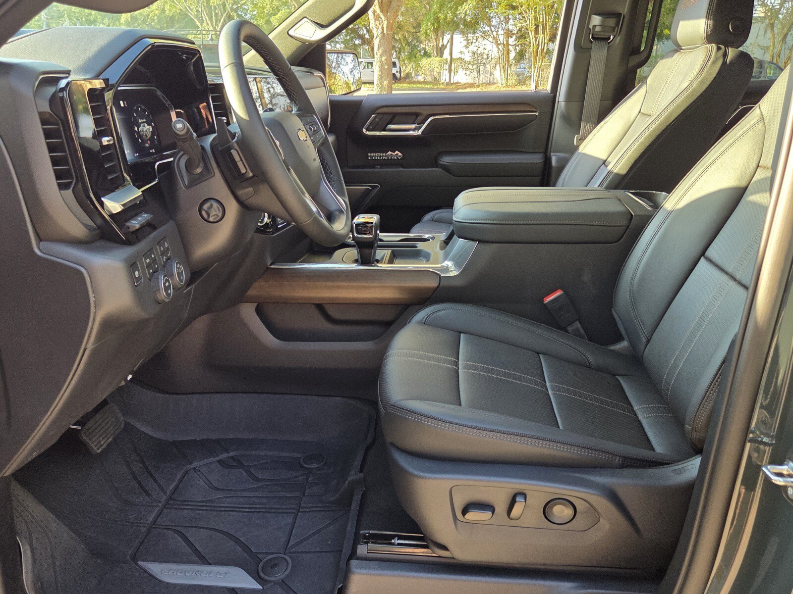 Used 2026 Chevrolet Silverado 1500 High Country w/ Technology Package AWD/4WD image 12