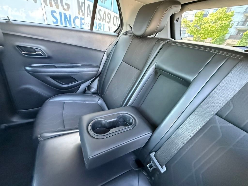 Used 2020 Chevrolet Trax LT w/ LT Convenience Package AWD/4WD image 28