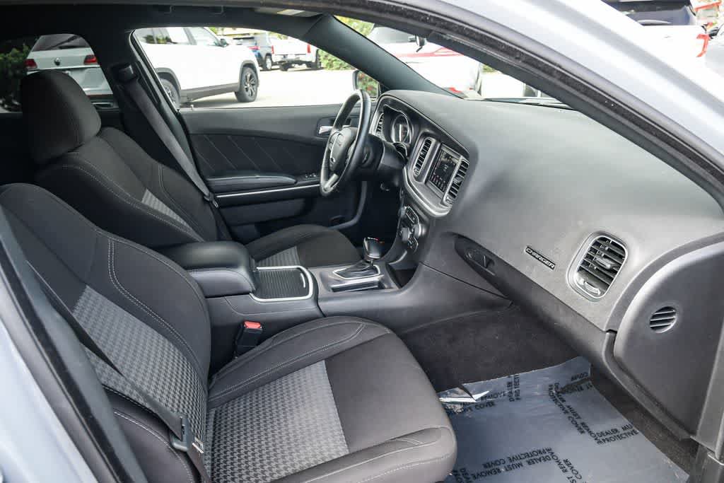 Used 2022 Dodge Charger SXT w/ Cold Weather Package RWD image 17