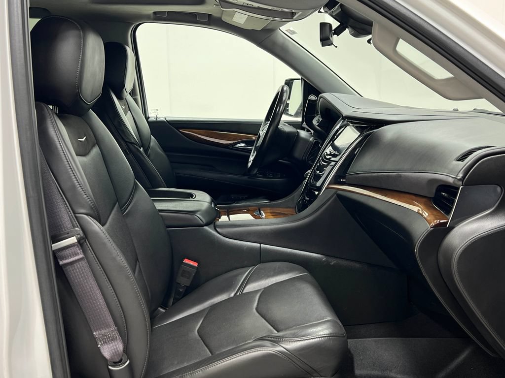 Used 2017 Cadillac Escalade Luxury AWD/4WD image 34