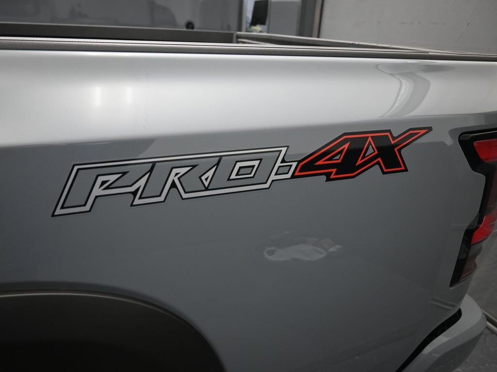Used 2025 Nissan Frontier PRO-4X AWD/4WD image 29
