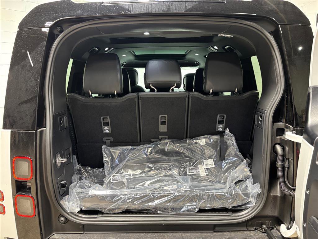 New 2026 Land Rover Defender 130 X-Dynamic SE image 44