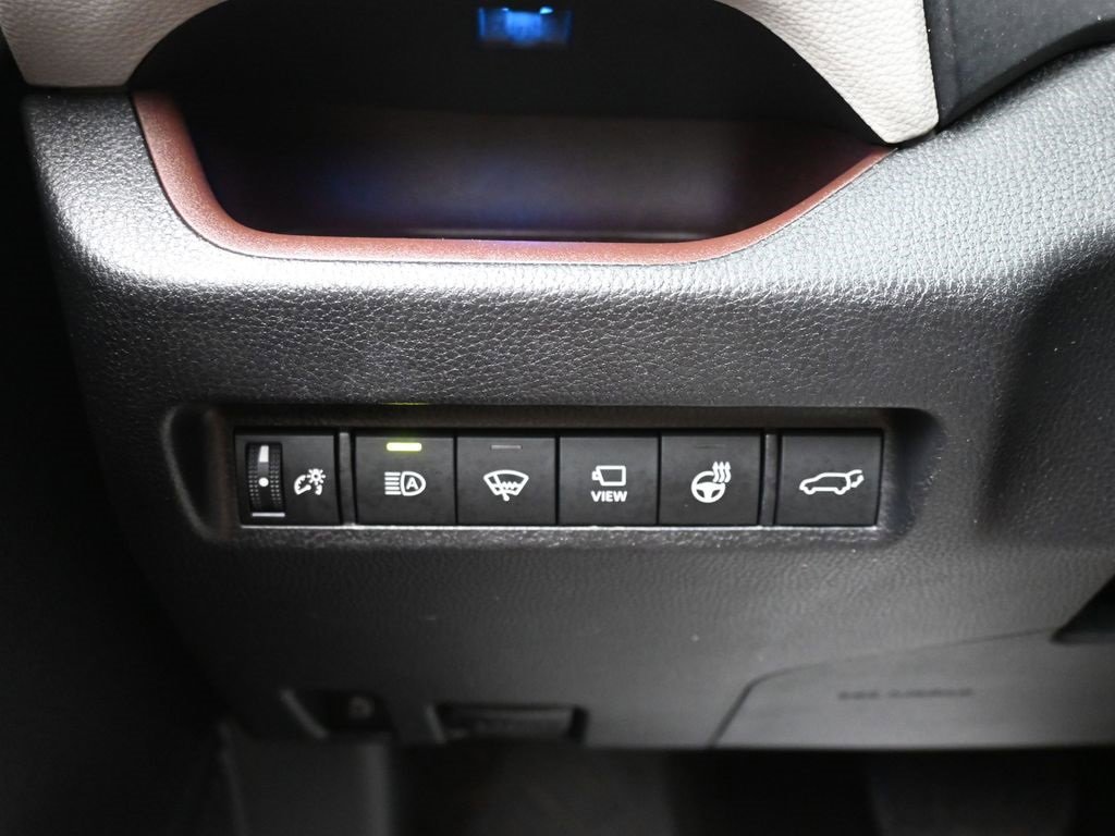 Used 2021 Toyota RAV4 Limited image 20