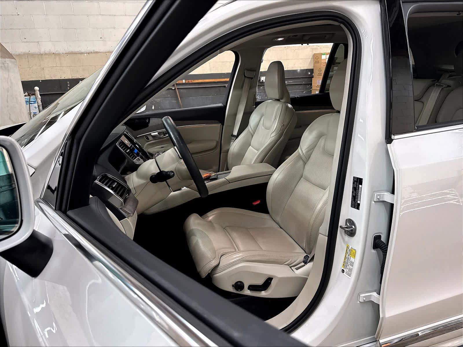 Used 2023 Volvo XC90 B6 Ultimate AWD/4WD image 27