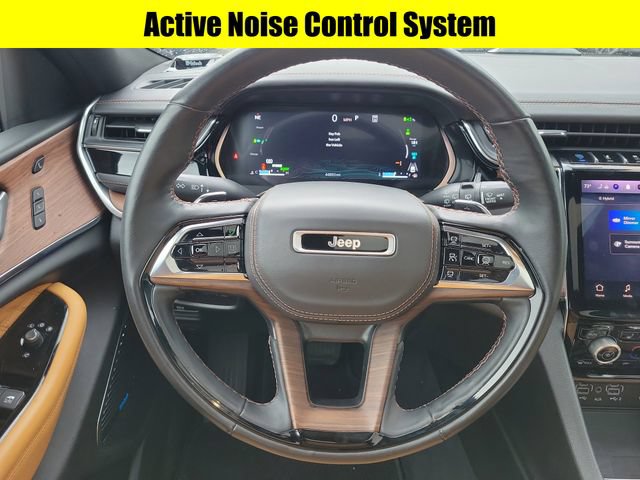 Used 2022 Jeep Grand Cherokee Summit w/ Luxury Tech Group V AWD/4WD image 10