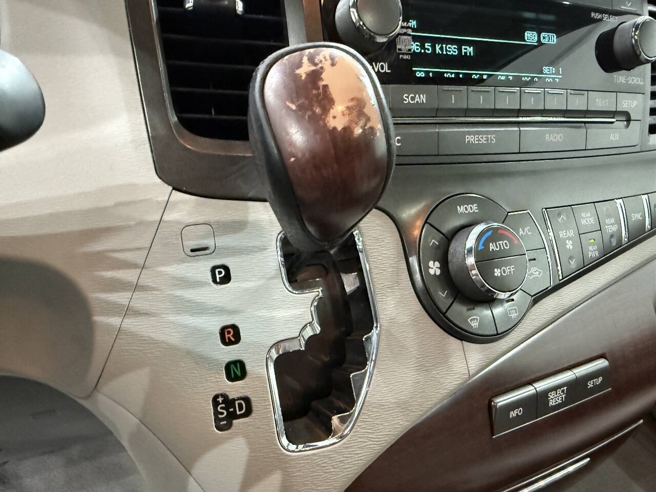 Used 2011 Toyota Sienna XLE FWD image 19