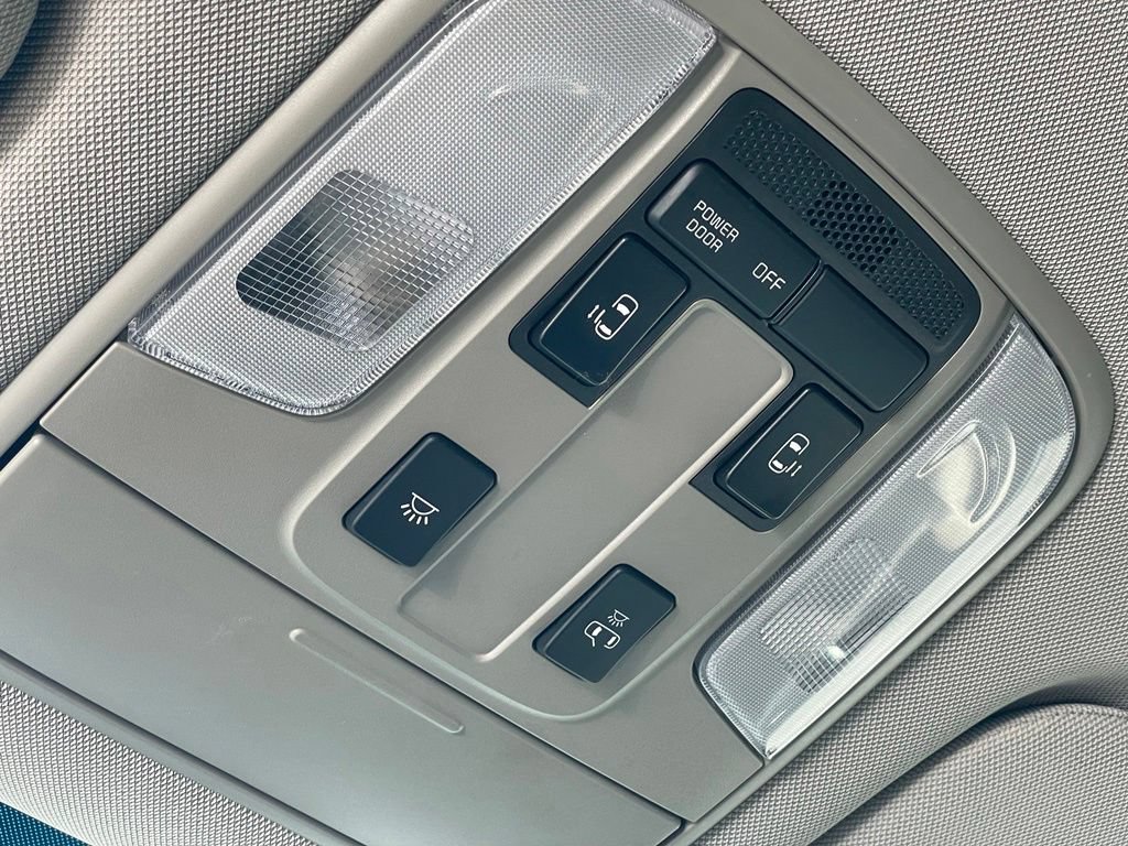 Used 2020 Kia Sedona LX FWD image 24