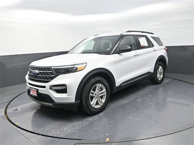 Used 2023 Ford Explorer XLT w/ Equipment Group 202A image 3