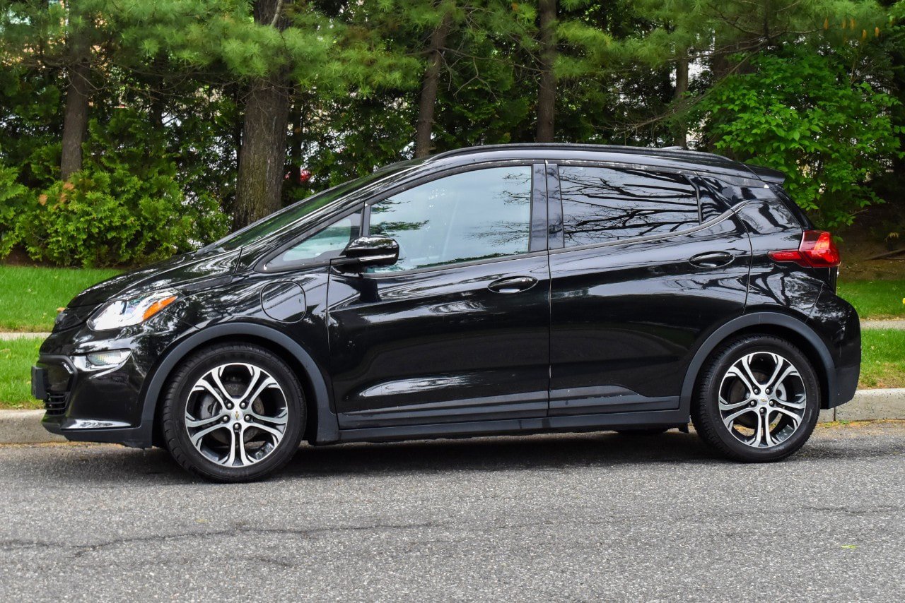 Used 2020 Chevrolet Bolt Premier w/ Infotainment Package FWD image 4