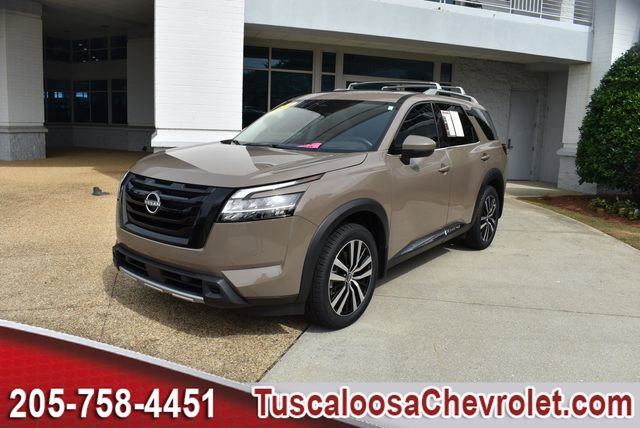 Used 2024 Nissan Pathfinder Platinum FWD image 5