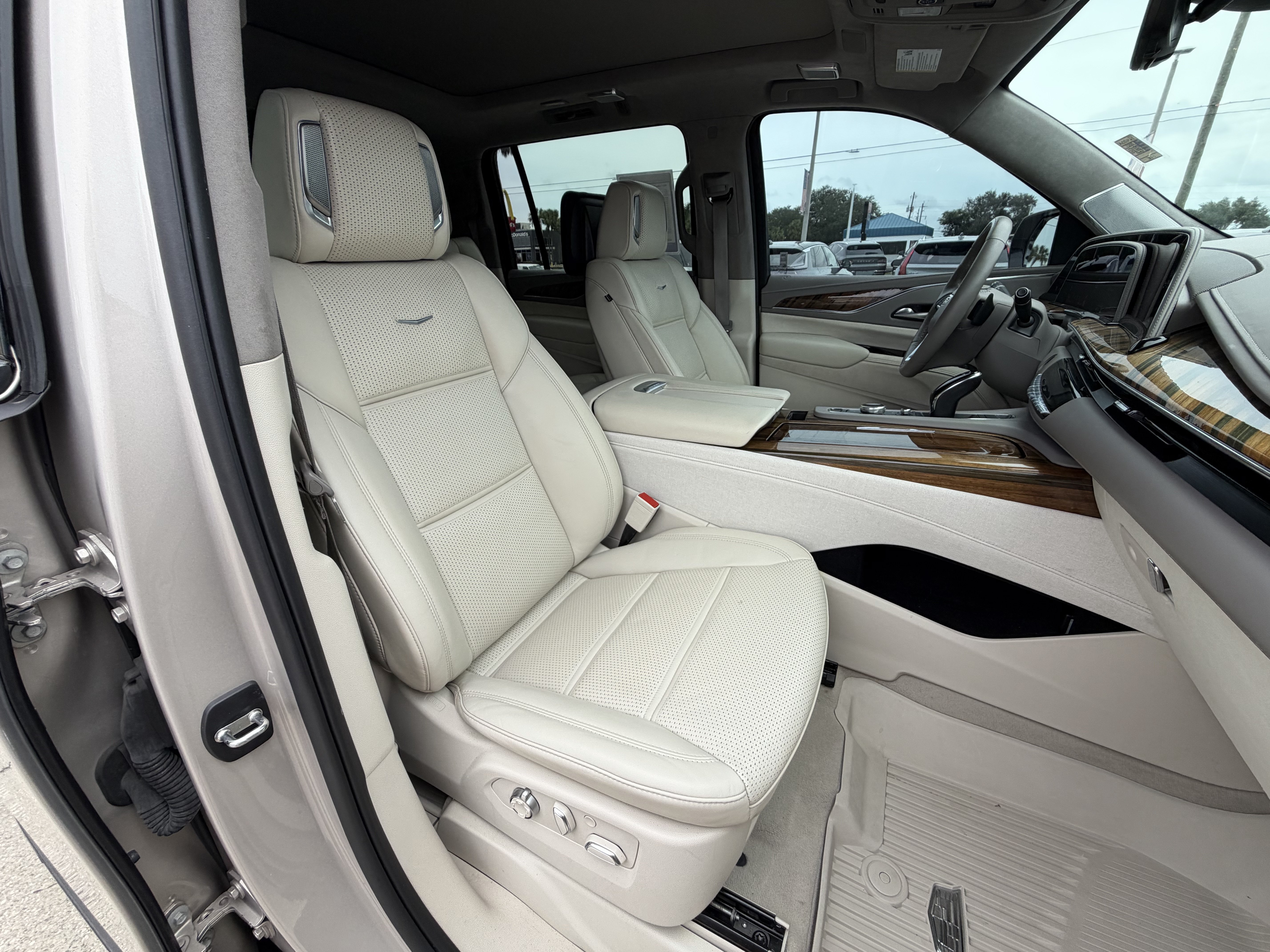 Used 2021 Cadillac Escalade ESV Sport Platinum AWD/4WD image 20