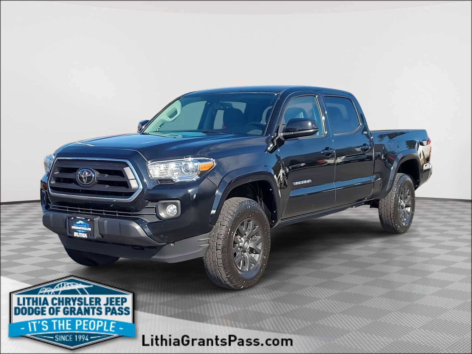 Used 2022 Toyota Tacoma SR5 video 1