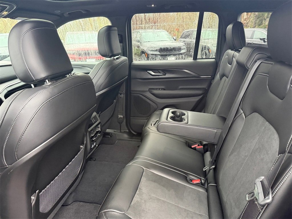 New 2025 Jeep Grand Cherokee Altitude image 25