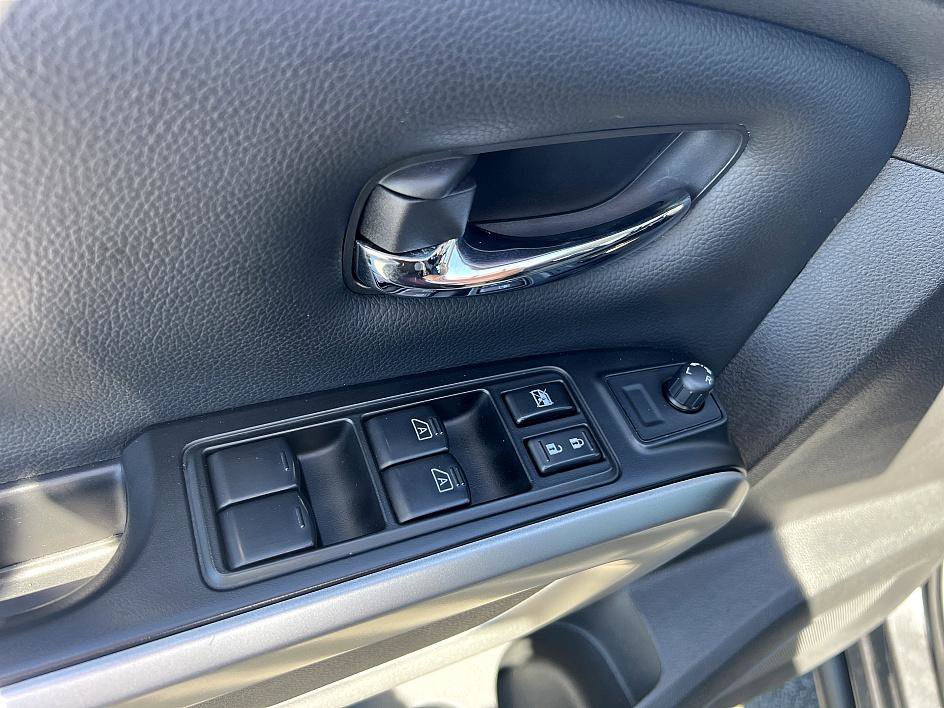 Used 2024 Nissan Titan SV w/ Accessory Utility Package image 18