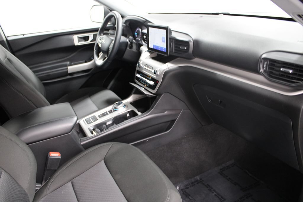 Used 2024 Ford Explorer XLT RWD image 24