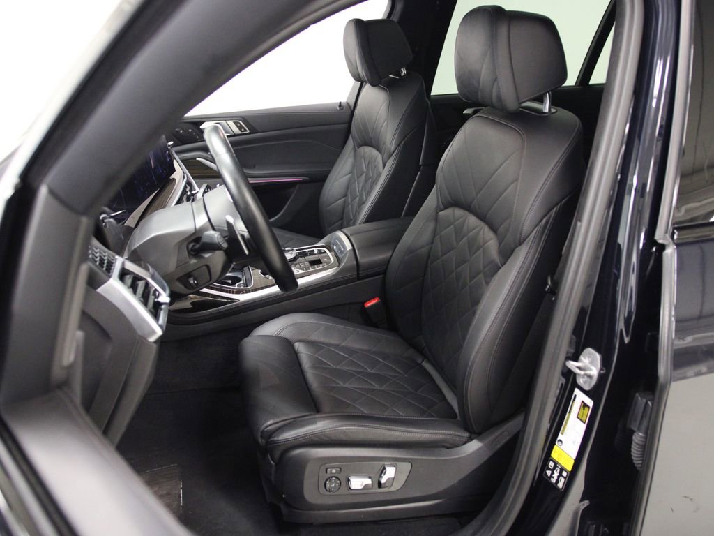 Used 2023 BMW X7 xDrive40i w/ Executive Package image 19