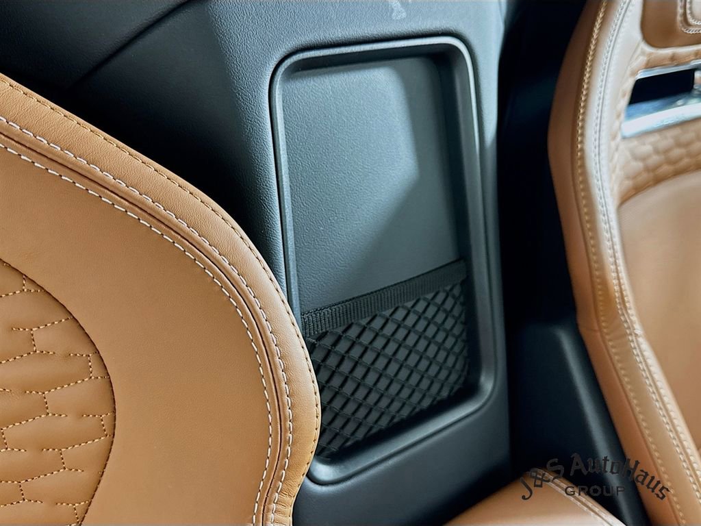 Used 2022 Jaguar F-TYPE R image 32