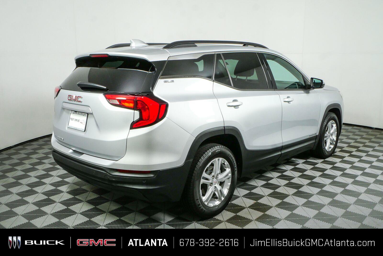 Used 2020 GMC Terrain SLE w/ Driver Convenience Package FWD image 3