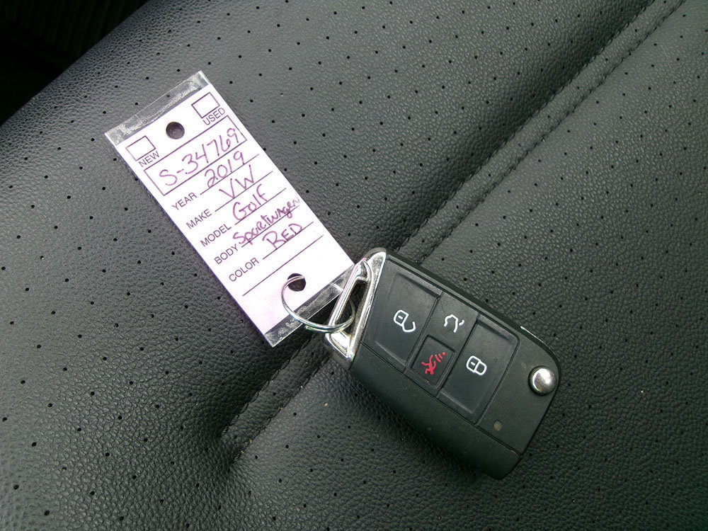 Used 2019 Volkswagen Golf S image 18