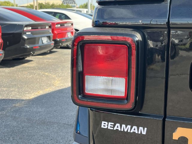 Used 2022 Jeep Wrangler Unlimited Sahara w/ Cold Weather Group AWD/4WD image 10