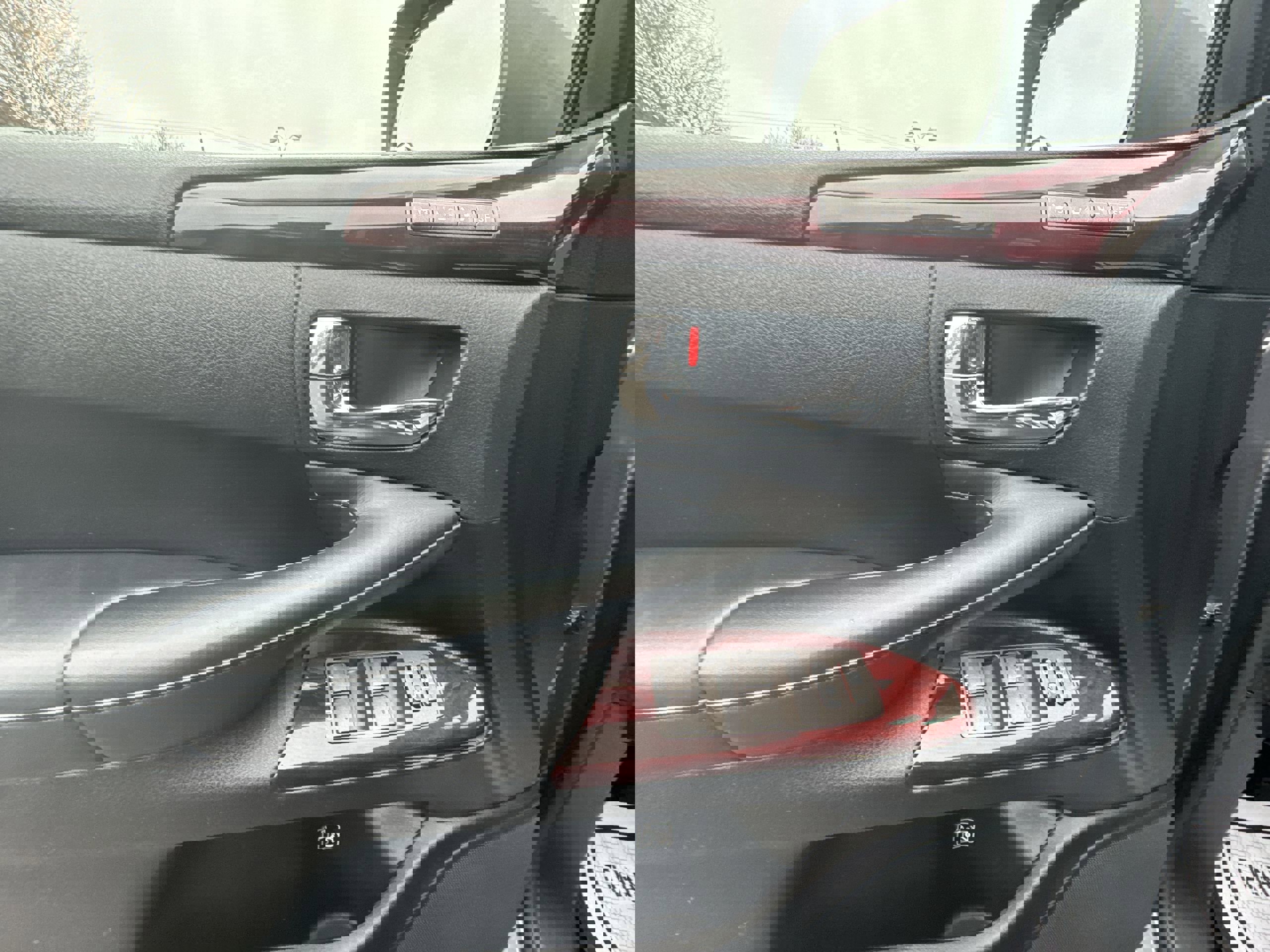 Used 2015 Lexus LX 570 4WD w/ Luxury Package image 24